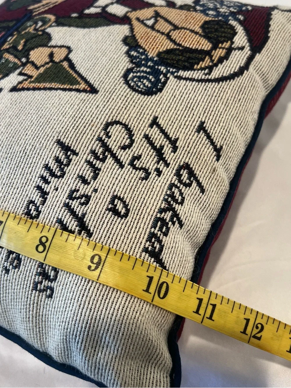 Hallmark Maxine Shoebox Tapestry Pillow I Bake It’s a Christmas Miracle